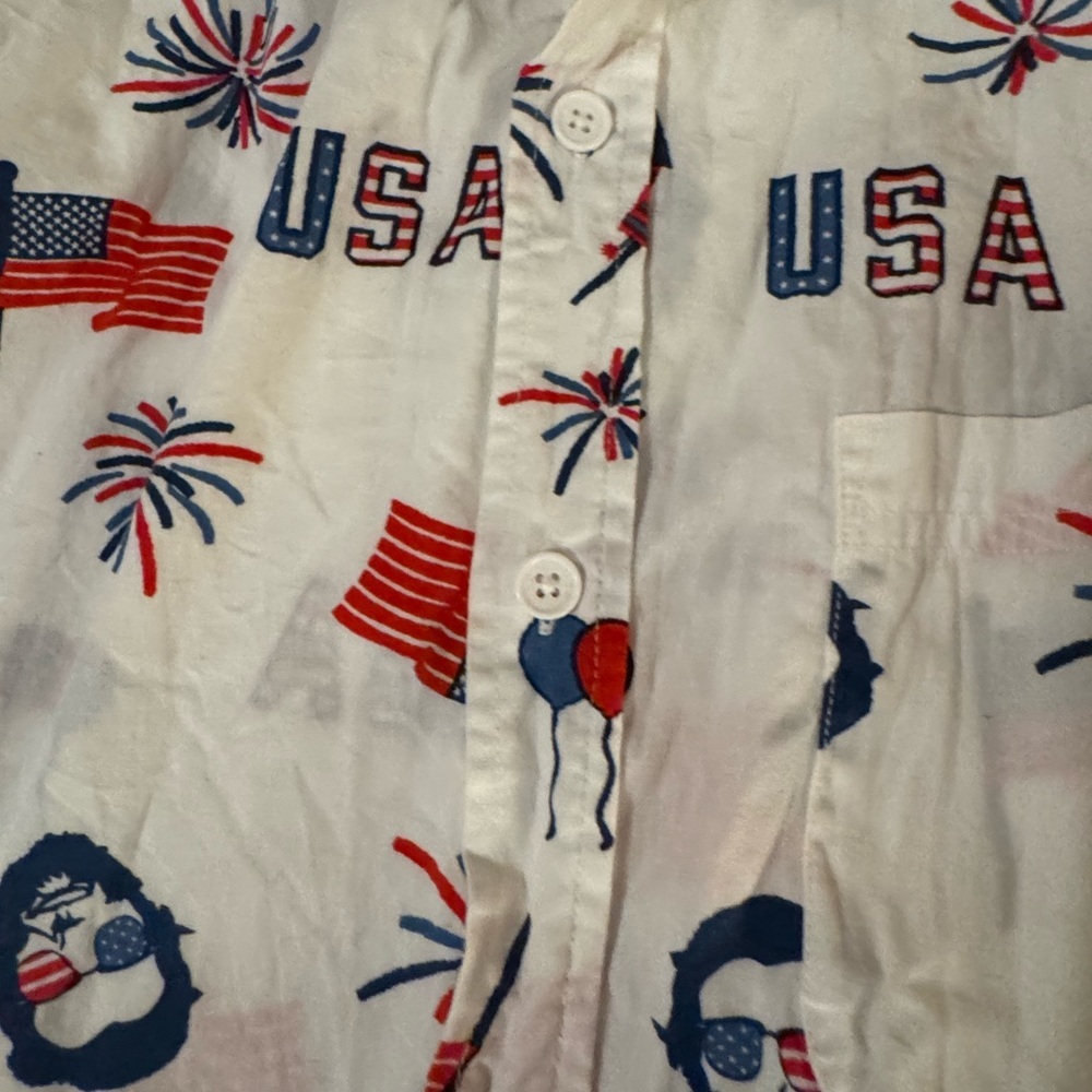USA Patriotic Shirt 🇺🇸 unisex, but listed under men’s for sizing! Red White&Blue